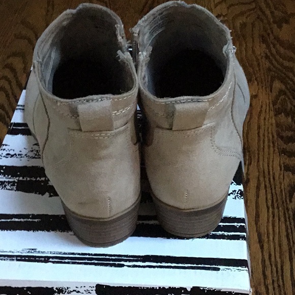 Dolce Vita Suede Chelsea Boots - Picture 6 of 8